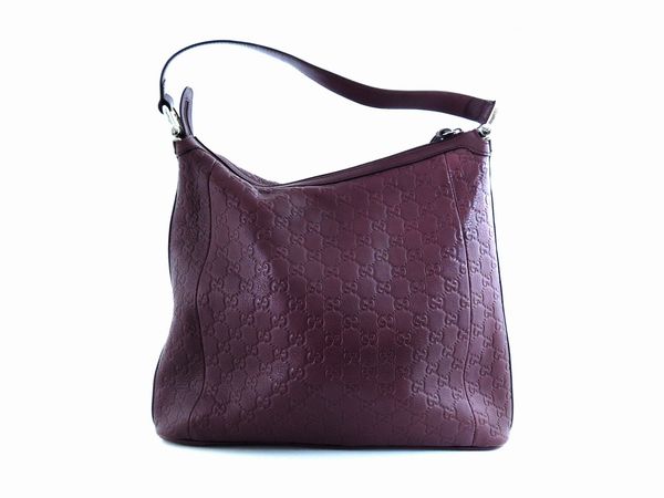 Borsa a spalla in pelle bordeaux, Gucci  - Asta Fashion Vintage e Bijoux / Un guardaroba maschile - Associazione Nazionale - Case d'Asta italiane