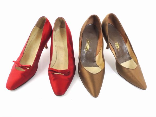 Lotto di scarpe in raso e seta rossa e marrone  - Asta Fashion Vintage e Bijoux / Un guardaroba maschile - Associazione Nazionale - Case d'Asta italiane