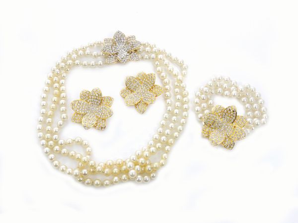 Parure in perle simulate, metallo dorato e strass  - Asta Fashion Vintage e Bijoux / Un guardaroba maschile - Associazione Nazionale - Case d'Asta italiane