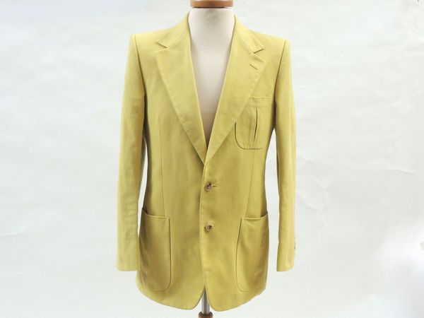 Giacca da uomo in cotone giallo ocra, Yves Saint Laurent  - Asta Fashion Vintage e Bijoux / Un guardaroba maschile - Associazione Nazionale - Case d'Asta italiane