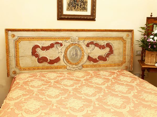 Pannello decorativo in legno laccato e dipinto  - Asta Arredi, argenti, dipinti e curiosit d'epoca in parte provenienti da Villa Mannelli - Associazione Nazionale - Case d'Asta italiane