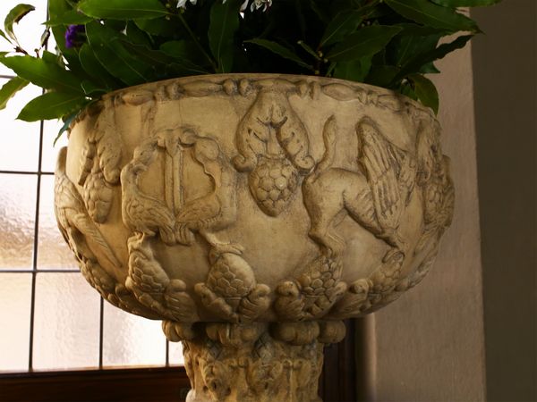 Acquasantiera in terracotta della Manifattura di Signa  - Asta Arredi, argenti, dipinti e curiosit d'epoca in parte provenienti da Villa Mannelli - Associazione Nazionale - Case d'Asta italiane