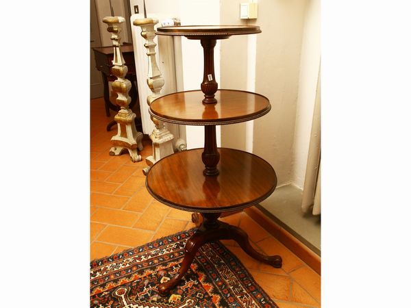 Etagere in satinwood  - Asta Arredi, argenti, dipinti e curiosit d'epoca in parte provenienti da Villa Mannelli - Associazione Nazionale - Case d'Asta italiane