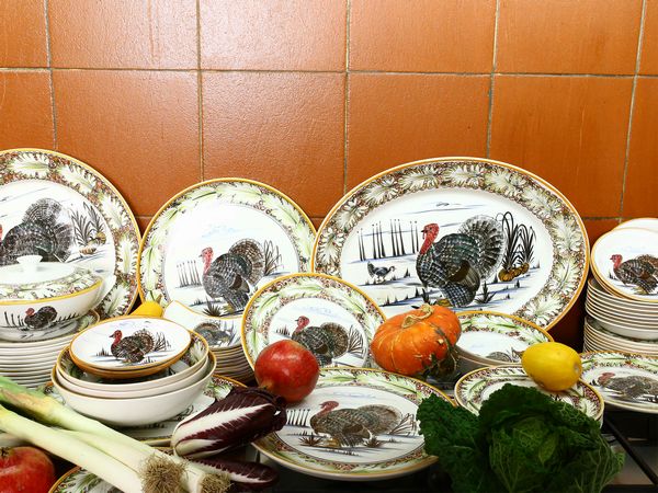 Servito di piatti in terraglia per il Thanksgiving Day, Mancioli  - Asta Arredi, argenti, dipinti e curiosit d'epoca in parte provenienti da Villa Mannelli - Associazione Nazionale - Case d'Asta italiane