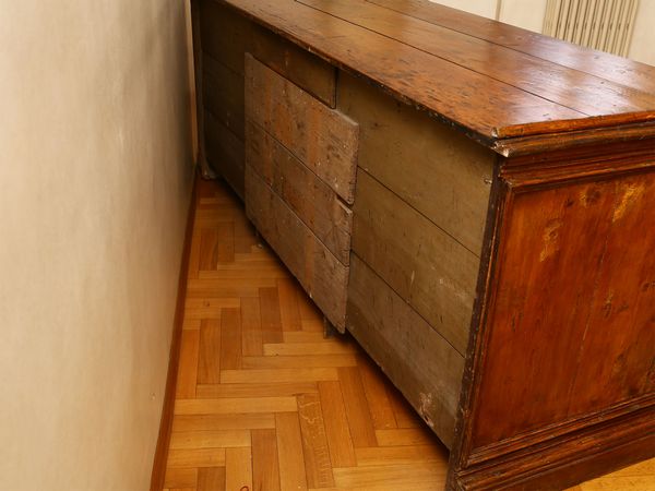 Credenza in legno tenero  - Asta Arredi, argenti, dipinti e curiosit d'epoca in parte provenienti da Villa Mannelli - Associazione Nazionale - Case d'Asta italiane