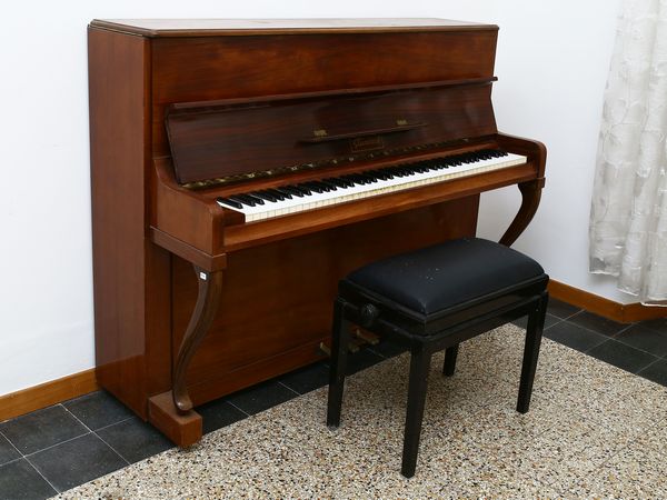 Pianoforte verticale Steinbach in noce  - Asta Arredi, argenti, dipinti e curiosit d'epoca in parte provenienti da Villa Mannelli - Associazione Nazionale - Case d'Asta italiane