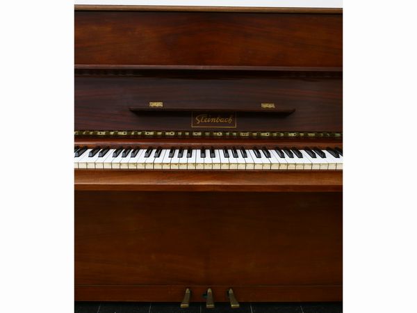 Pianoforte verticale Steinbach in noce  - Asta Arredi, argenti, dipinti e curiosit d'epoca in parte provenienti da Villa Mannelli - Associazione Nazionale - Case d'Asta italiane