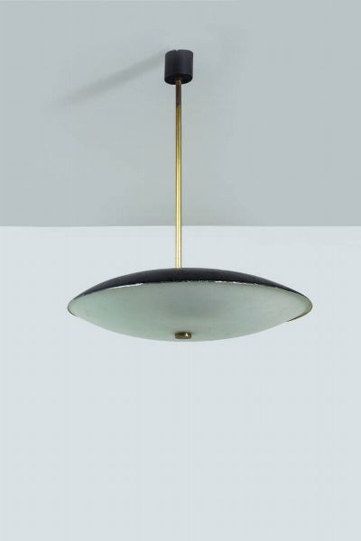 STILNOVO : Lampada a sospensione in metallo verniciato  vetro satinato  tige in ottone. Anni '50 cm 65x52  - Asta Asta 200 Illuminazione - Associazione Nazionale - Case d'Asta italiane