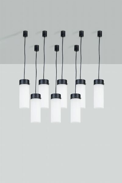 STILNOVO : Serie di otto lampade a sospensione con struttura in metallo verniciato  diffusori in vetro opalino. Anni '50 ogni elemento cm 34x12  - Asta Asta 200 Illuminazione - Associazione Nazionale - Case d'Asta italiane