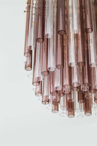 VENINI : Lampadario con elementi pendenti in vetro colorato  tige in ottone Anni '50 cm 70x46  - Asta Asta 200 Illuminazione - Associazione Nazionale - Case d'Asta italiane