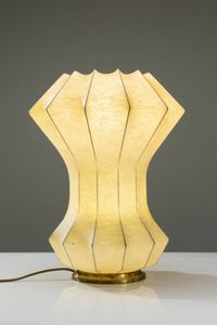 PRODUZIONE ITALIANA : Lampada da terra in tessuto coccon  base in ottone. Anni '60 cm 60x46  - Asta Asta 200 Illuminazione - Associazione Nazionale - Case d'Asta italiane