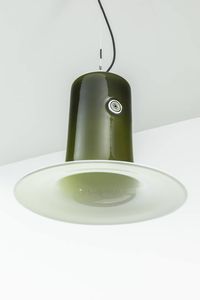 VISTOSI : Lampada a sospensione con struttura in metallo e diffusore in vetro di Murano incamiciato. Applicazione di murrina a decoro. Anni '60 cm 97x42  - Asta Asta 200 Illuminazione - Associazione Nazionale - Case d'Asta italiane