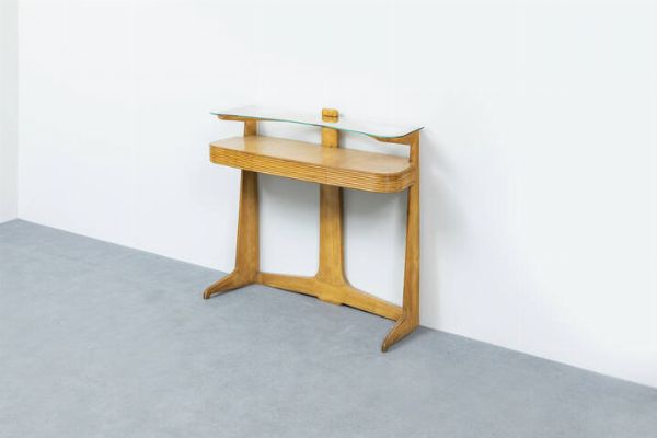 PRODUZIONE ITALIANA : Console in legno chiaro  pianetto superiore in vetro curvo molato. Anni '50 cm 90x105x35  - Asta Asta 202 Design - Associazione Nazionale - Case d'Asta italiane