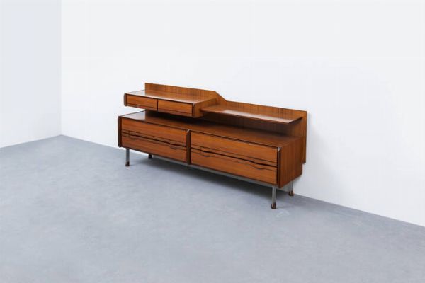 DASSI : Mobile contenitore a quattro cassetti  alzata a due tiretti e piano in legno. Anni '50 cm 84x183x46  - Asta Asta 202 Design - Associazione Nazionale - Case d'Asta italiane