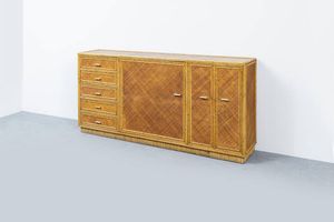 PRODUZIONE ITALIANA - Mobile credenza con ante e cassetti in bamboo e midollino  particolari in ottone. Anni '70 cm 104x220x44