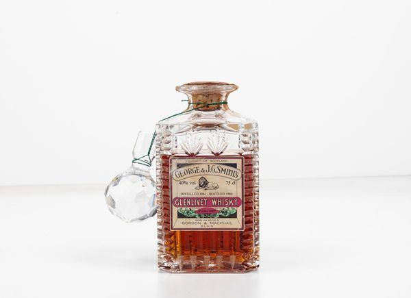 Glenlivet, George & J.G. Smith's, Gordon & Macphail Whisky Decanter  - Asta Vini e Distillati da collezione e da investimento - Associazione Nazionale - Case d'Asta italiane