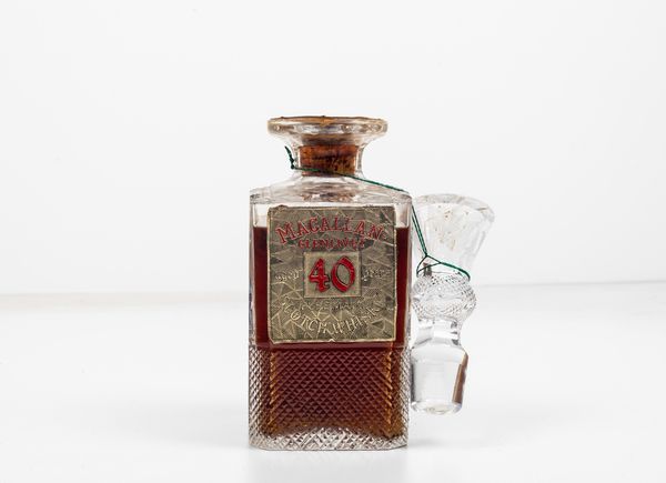 Macallan-Glenlivet, Gordon & Macphail Pure Malt Scotch Whisky 40 years old Decanter  - Asta Vini e Distillati da collezione e da investimento - Associazione Nazionale - Case d'Asta italiane