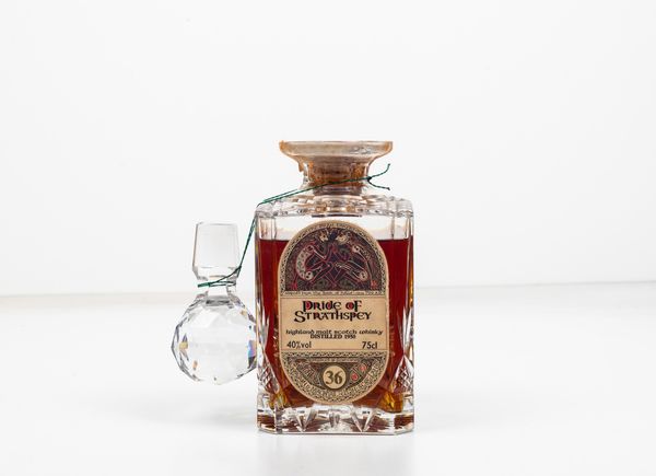 Pride of Strathispey, Gordon & Macphail, Highland Malt Scotch Whisky 36 years old Decanter  - Asta Vini e Distillati da collezione e da investimento - Associazione Nazionale - Case d'Asta italiane