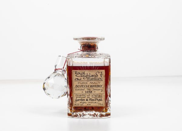 Royal Fusiller, Gordon & Macphail, Highland Pure Malt Scotch Whisky Decanter  - Asta Vini e Distillati da collezione e da investimento - Associazione Nazionale - Case d'Asta italiane