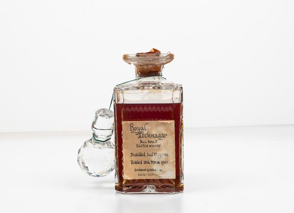 Royal Lochnagar, Gordon & Macphail, All Malt Scotch Whisky Decanter  - Asta Vini e Distillati da collezione e da investimento - Associazione Nazionale - Case d'Asta italiane