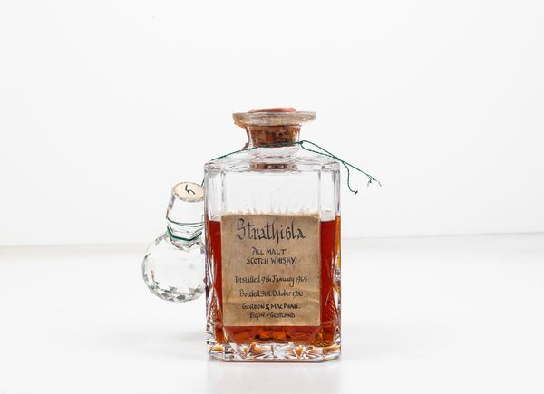 Strathisla, Gordon & Macphail, All Malt Scotch Whisky Decanter  - Asta Vini e Distillati da collezione e da investimento - Associazione Nazionale - Case d'Asta italiane