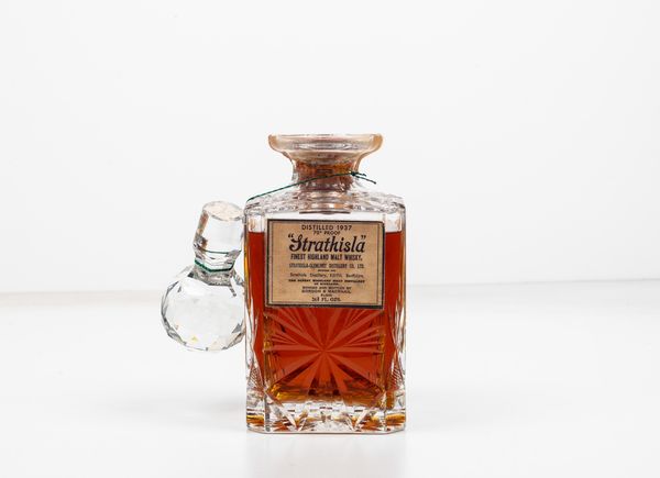 Strathisla, Gordon & Macphail, Finest Highland Malt Whisky Decanter  - Asta Vini e Distillati da collezione e da investimento - Associazione Nazionale - Case d'Asta italiane