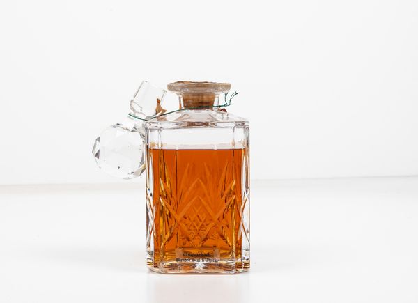 Usquaebach, Blended Scotch Whisky Decanter  - Asta Vini e Distillati da collezione e da investimento - Associazione Nazionale - Case d'Asta italiane