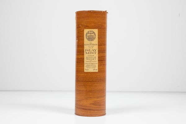 Macduff International, Islay Mist Scotch Whisky 17 years old limited edition  - Asta Vini e Distillati da collezione e da investimento - Associazione Nazionale - Case d'Asta italiane