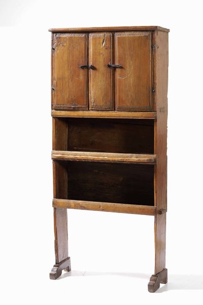 Credenza a due mensole e tre sportelli  - Asta Antiquariato Aprile | Cambi Time - Associazione Nazionale - Case d'Asta italiane