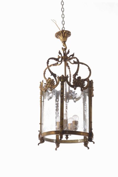 Lampadario in metallo dorato e vetro. XX secolo  - Asta Antiquariato Aprile | Cambi Time - Associazione Nazionale - Case d'Asta italiane