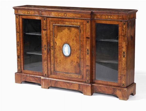 Credenza lastronata e intarsiata, XIX secolo  - Asta Antiquariato Aprile | Cambi Time - Associazione Nazionale - Case d'Asta italiane