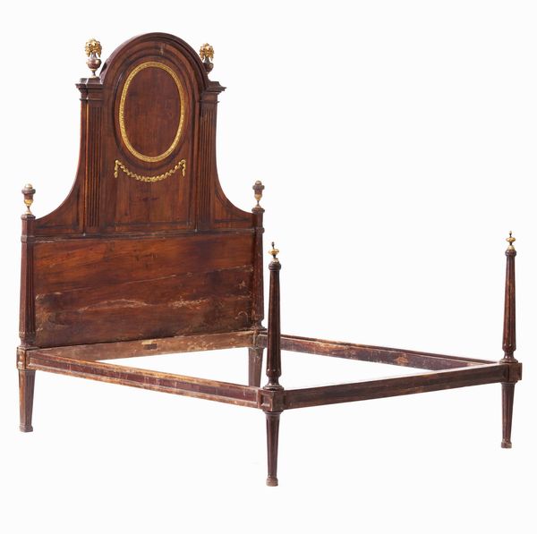 Letto in legno intagliato e legno dorato. XIX secolo  - Asta Antiquariato Aprile | Cambi Time - Associazione Nazionale - Case d'Asta italiane