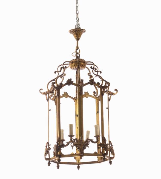 Lampadario con tre porta candele allinterno della struttura in ferro senza vetri  - Asta Antiquariato Aprile | Cambi Time - Associazione Nazionale - Case d'Asta italiane