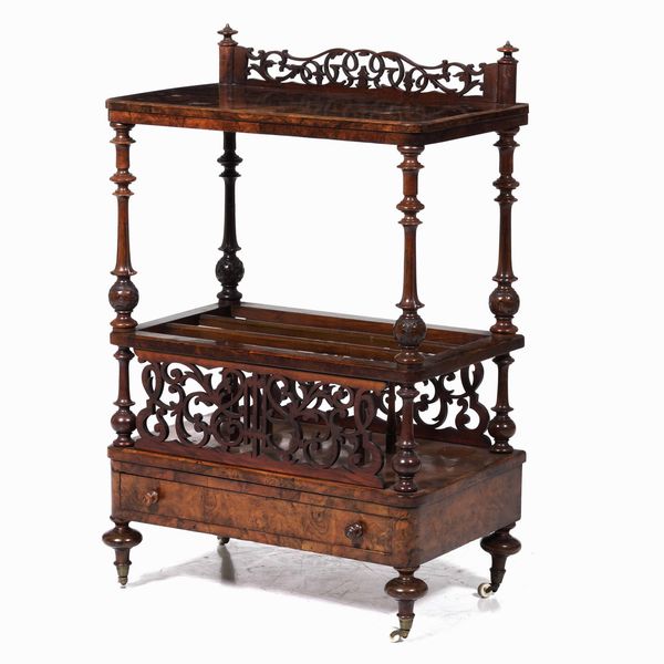 Etagere in legno intagliato e lastronato in radica. XIX secolo  - Asta Antiquariato Aprile | Cambi Time - Associazione Nazionale - Case d'Asta italiane