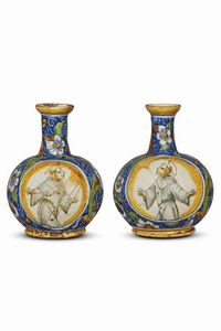 COPPIA DI BOTTIGLIE, VENEZIA, BOTTEGA DI MASTRO DOMENICO, 1570-1575 CIRCA  - Asta Ceramica. Maioliche e porcellane dal XVI al XIX secolo | A Tempo  - Associazione Nazionale - Case d'Asta italiane