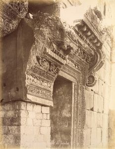 ,Félix Bonfils : Balbek, Plafond du perystile du temple de Jupiter ; Porte du temple de Jupiter  - Asta Fotografia dell'800: album di viaggio - Associazione Nazionale - Case d'Asta italiane