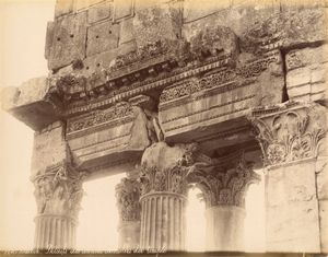 ,Félix Bonfils : Balbek, Detail des fries exterieures du temple de Jupiter ; Balbek, Details des colomnes canneles du temple  - Asta Fotografia dell'800: album di viaggio - Associazione Nazionale - Case d'Asta italiane