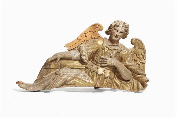 Coppia di angeli in legno scolpito e dorato, scultore barocco italiano operante nel XVII secolo  - Asta Antiquariato - Associazione Nazionale - Case d'Asta italiane