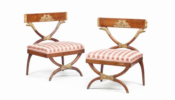 Coppia di sedie in legno intagliato e dorato, Lucca XIX secolo  - Asta Antiquariato - Associazione Nazionale - Case d'Asta italiane