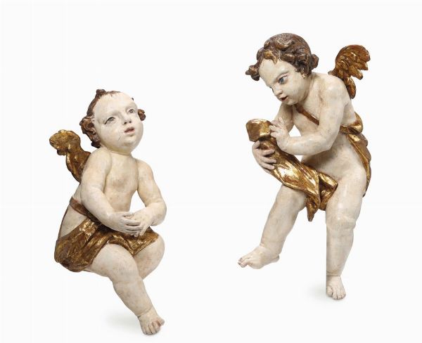 Coppia di putti in legno policromo e dorato, arte barocca, Alto Veneto o Germania del sud XVII secolo  - Asta Antiquariato - Associazione Nazionale - Case d'Asta italiane