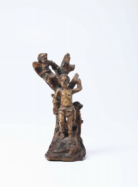 Gruppo in legno policromo raffigurante San Sebastiano e figura di Cristo crocifisso in legno intaglaito, intagliatore del XVII-XVIII secolo  - Asta Antiquariato - Associazione Nazionale - Case d'Asta italiane