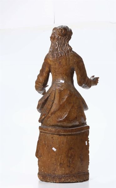 Scultura in legno raffigurante Madonna Assisa, scultore doltralpe del XVII secolo  - Asta Antiquariato - Associazione Nazionale - Case d'Asta italiane