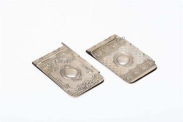 Due porta carnet per ballo in argento  - Asta Antiquariato - Associazione Nazionale - Case d'Asta italiane