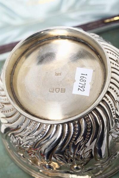 Ciotola e cucchiaio in argento entro custodia, Londra XIX secolo  - Asta Antiquariato - Associazione Nazionale - Case d'Asta italiane