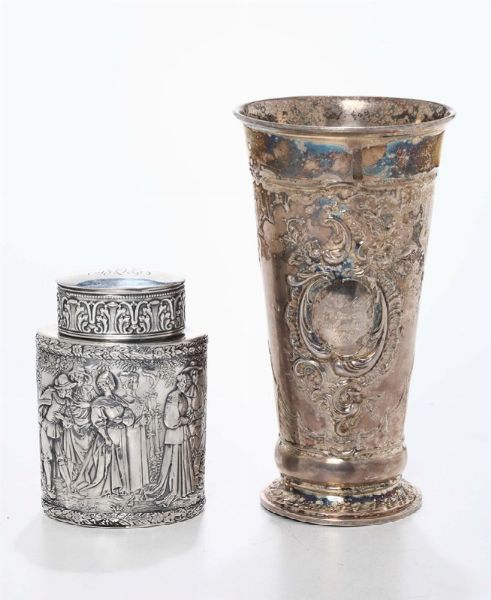 Vaso e scatola cilindrica in argento, Germania XX secolo  - Asta Antiquariato - Associazione Nazionale - Case d'Asta italiane