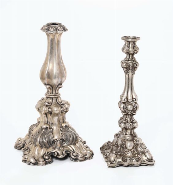 Due candelieri diversi in argento, Austria XIX-XX secolo  - Asta Antiquariato - Associazione Nazionale - Case d'Asta italiane