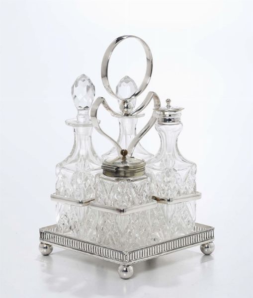 Oliera in argento con quattro ampolle in cristallo  - Asta Antiquariato - Associazione Nazionale - Case d'Asta italiane