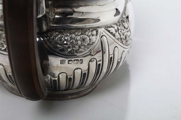 Teiera in argento, citt di Sheffield, 1897  - Asta Antiquariato - Associazione Nazionale - Case d'Asta italiane