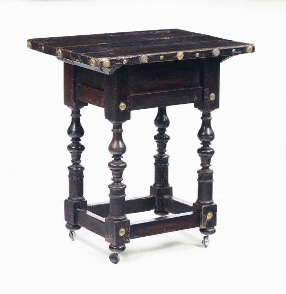 Tavolino a rocchetto in noce, Bologna XVII secolo  - Asta Antiquariato - Associazione Nazionale - Case d'Asta italiane