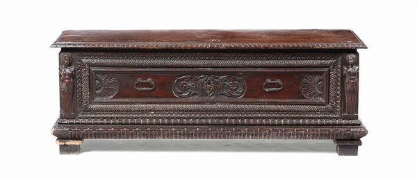 Cassapanca in legno intagliato, XVIII secolo  - Asta Antiquariato - Associazione Nazionale - Case d'Asta italiane